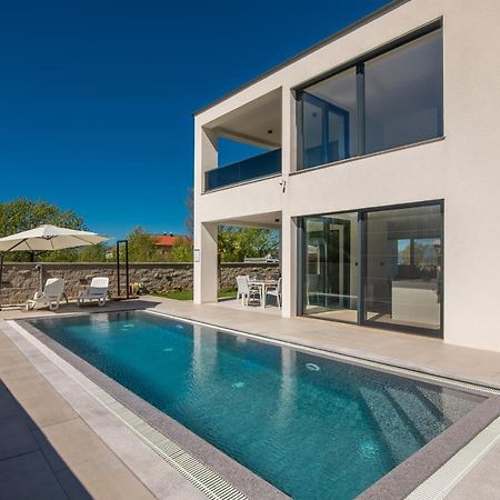 Luxury Villa Weiss - Malinska - Heated Pool - Central Floor Heating In Winter المظهر الخارجي الصورة