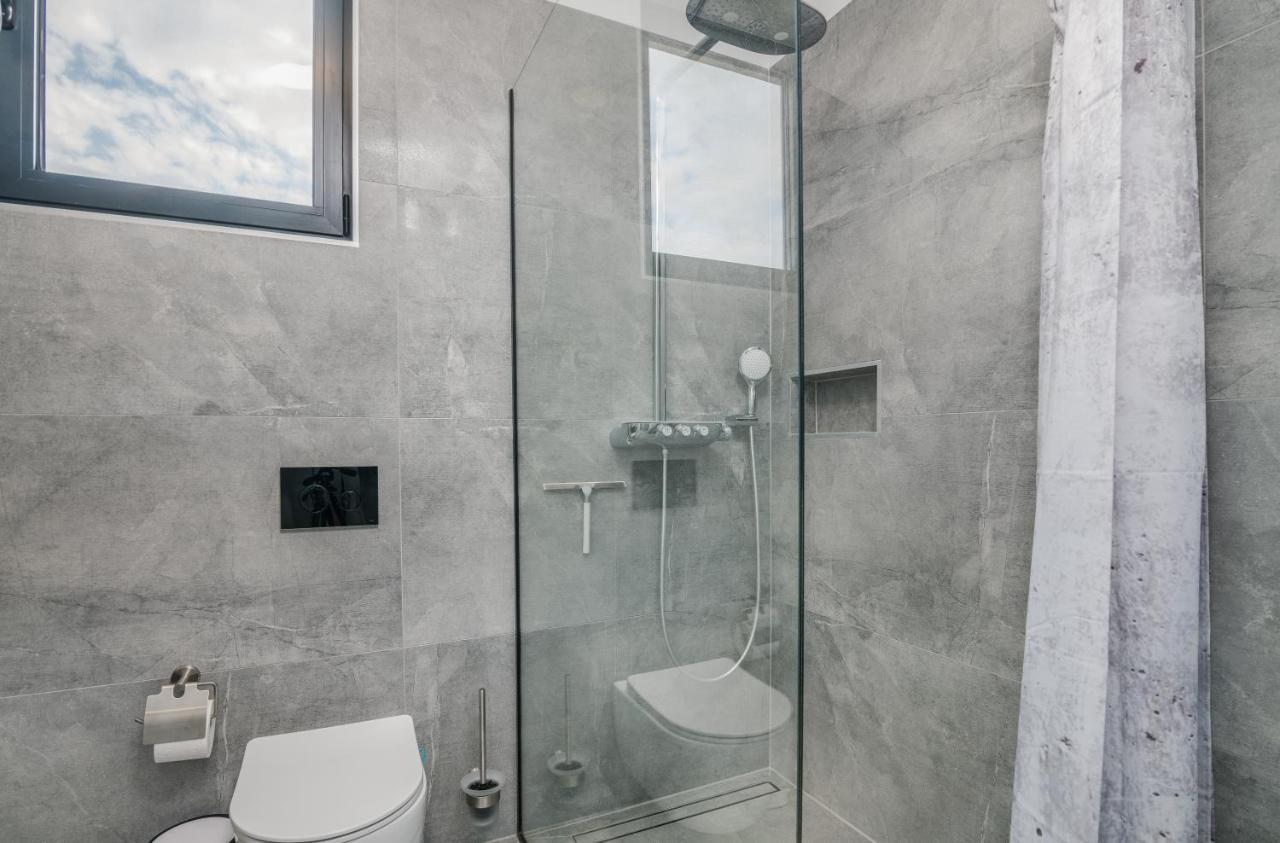 Luxury Villa Weiss - Malinska - Heated Pool - Central Floor Heating In Winter المظهر الخارجي الصورة