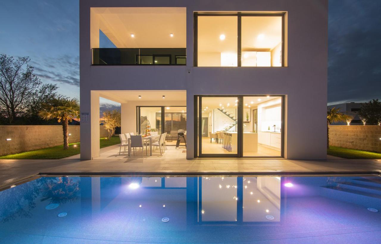 Luxury Villa Weiss - Malinska - Heated Pool - Central Floor Heating In Winter المظهر الخارجي الصورة