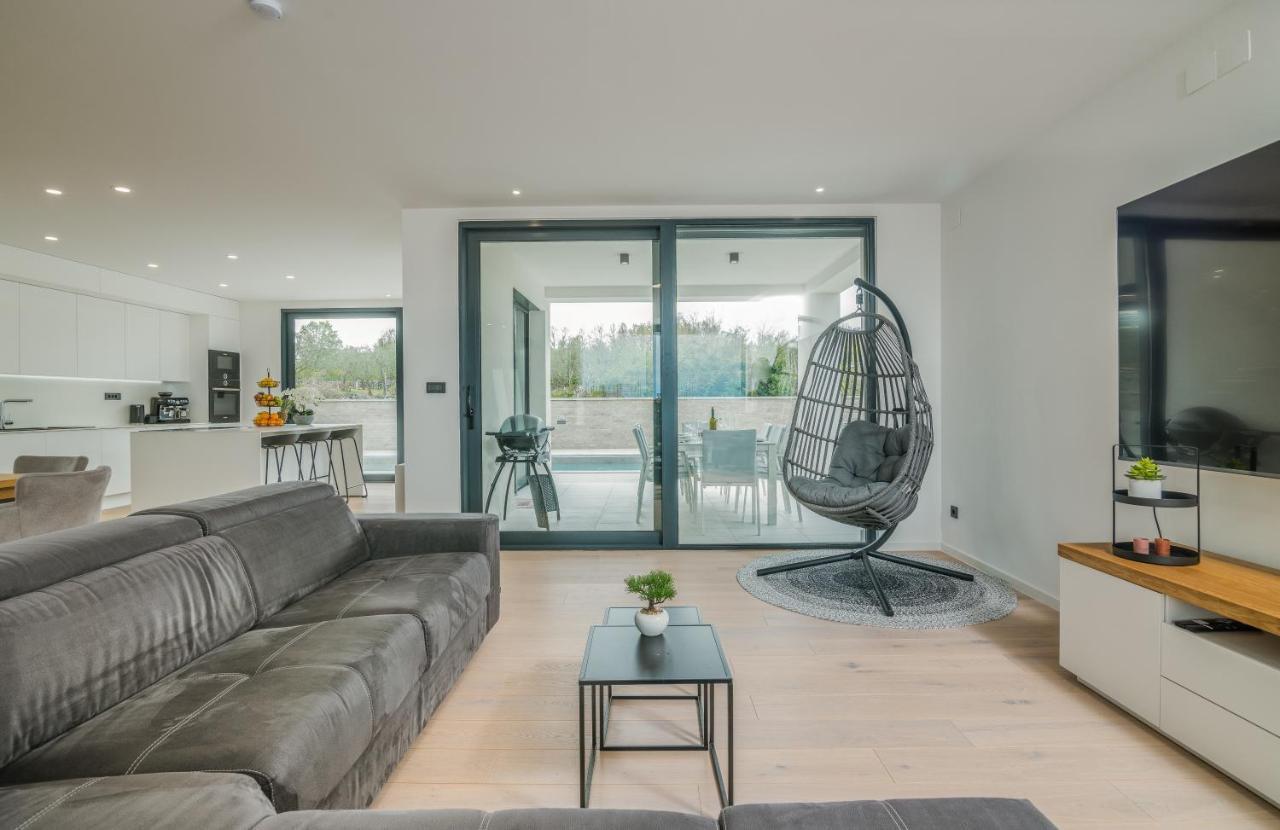 Luxury Villa Weiss - Malinska - Heated Pool - Central Floor Heating In Winter المظهر الخارجي الصورة