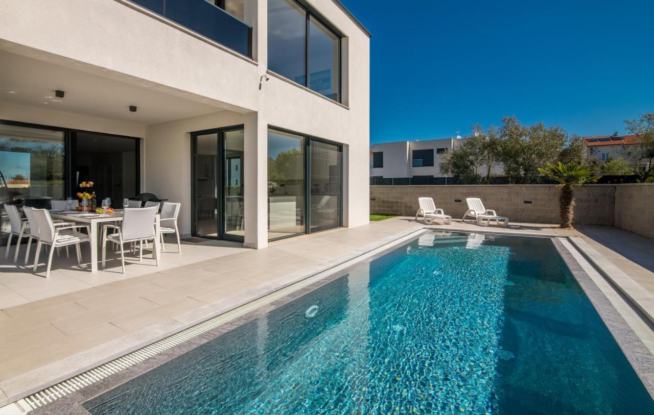 Luxury Villa Weiss - Malinska - Heated Pool - Central Floor Heating In Winter المظهر الخارجي الصورة