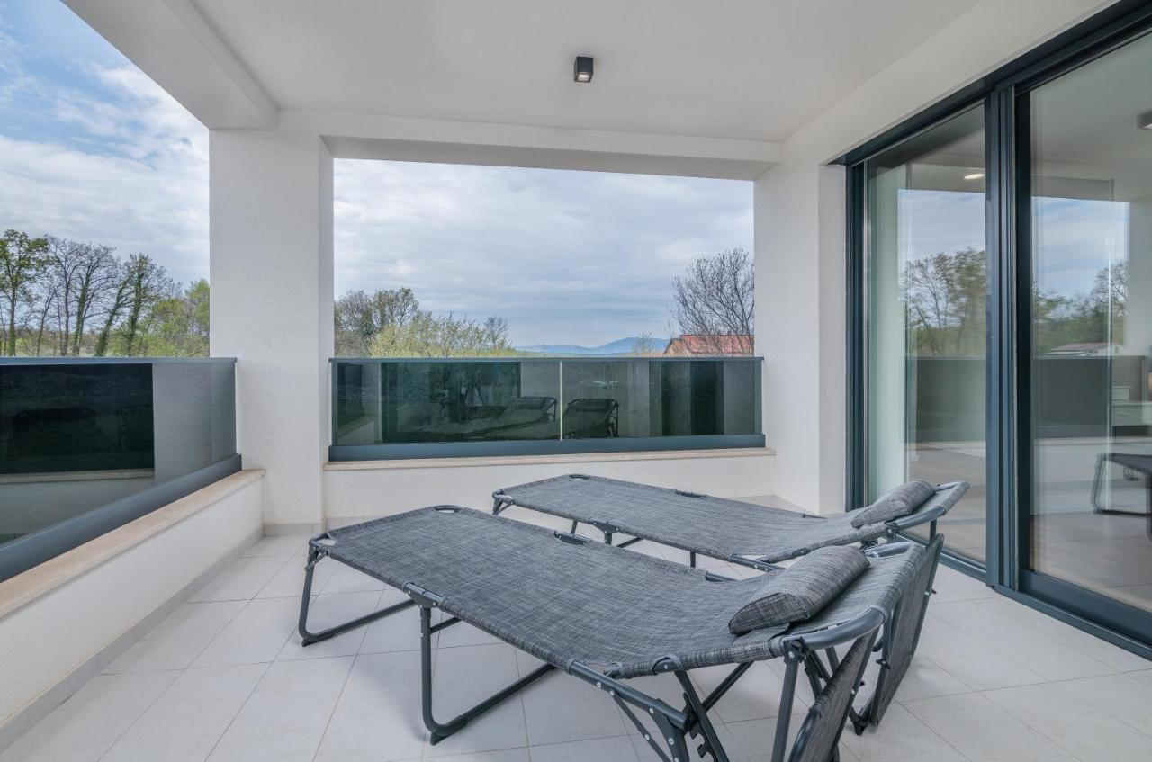 Luxury Villa Weiss - Malinska - Heated Pool - Central Floor Heating In Winter المظهر الخارجي الصورة