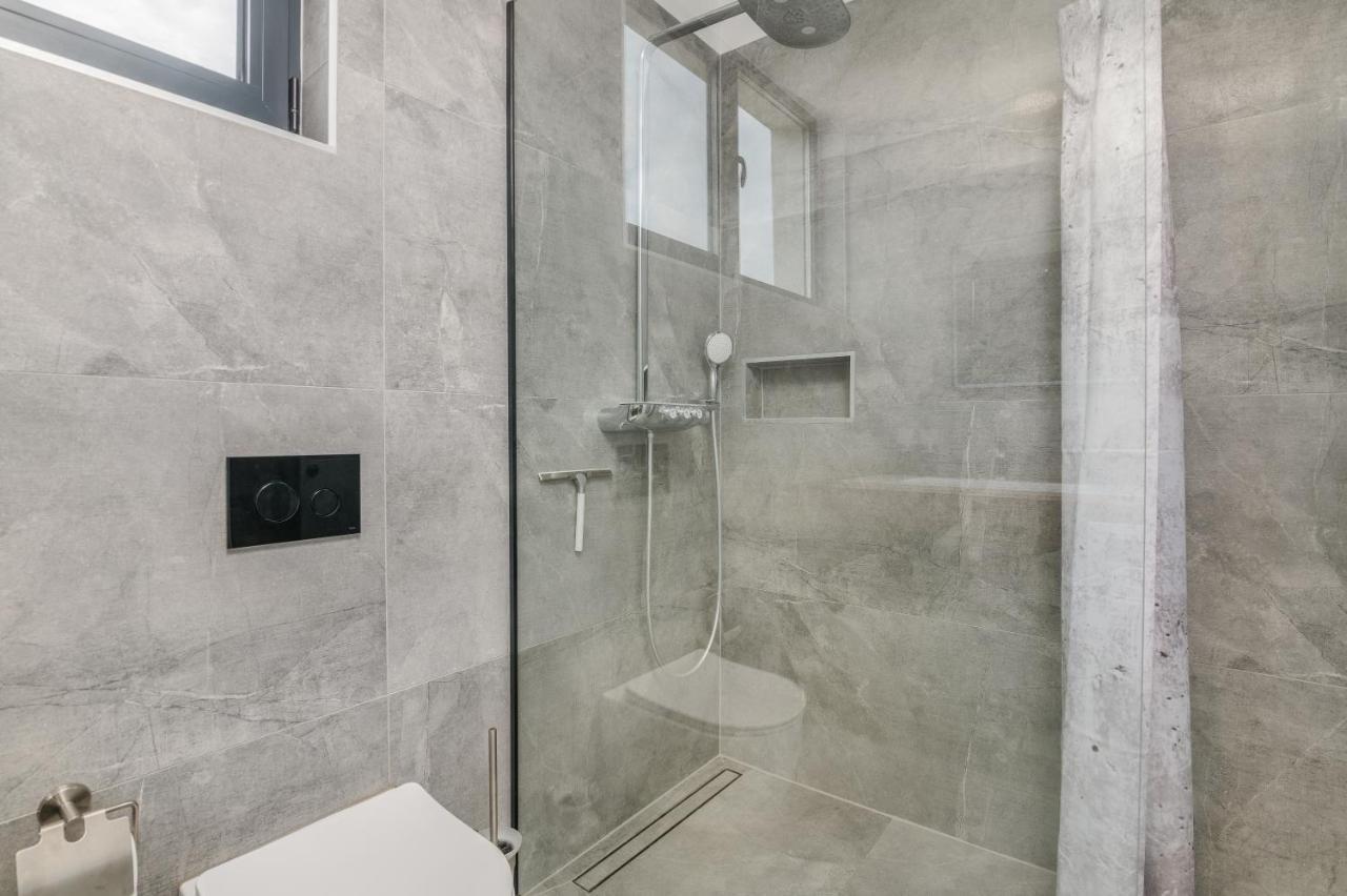 Luxury Villa Weiss - Malinska - Heated Pool - Central Floor Heating In Winter المظهر الخارجي الصورة